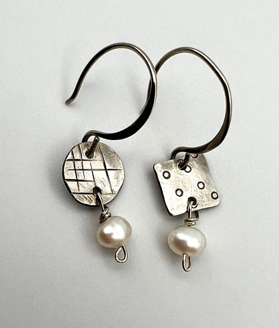 Mismatch Pearl Earrings